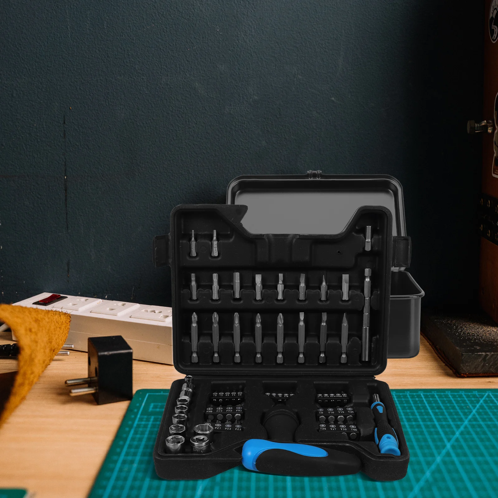 ชุดไขควงพร้อมด้ามขันแบบมีฟันเฟือง 63 ชิ้น ชุดเครื่องมือซ่อมแซมบ้านแบบพกพาอเนกประสงค์ พร้อมหัวแบนและหัวหกเหลี่ยม