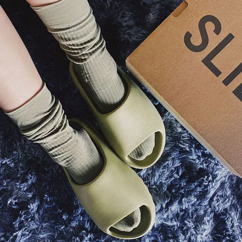 أحذية منزلية صيفية غير قابلة للانزلاق، صنادل سميكة وناعمة للنساء والرجال، شبشب حمام للاستحمام الداخلي والخارجي للبالغين