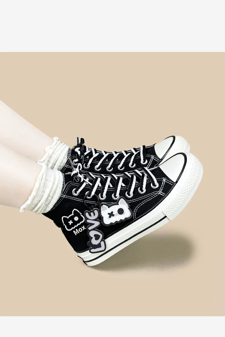 Amy und Michael Damen-Sneaker mit niedlichem Cartoon-Katzen-Charm, hohe Canvas-Schuhe, schwarze Schnür-Sneaker, Y2K Kawaii Mädchen-Freizeitschuhe – Detail 4