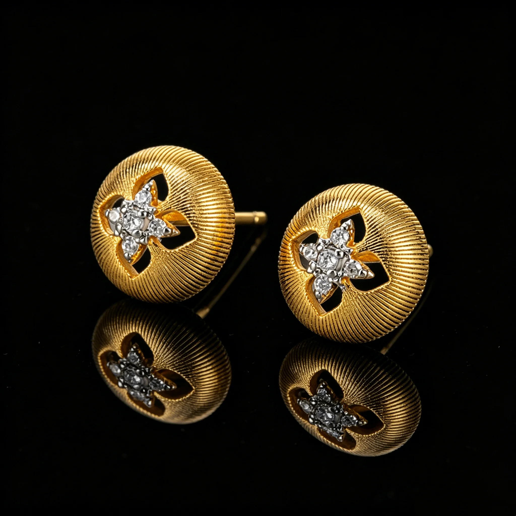 Vintage Glücksklee-Ohrstecker aus Gold, S925 Sterlingsilber Gebürsteter Schmuck – Detail 5