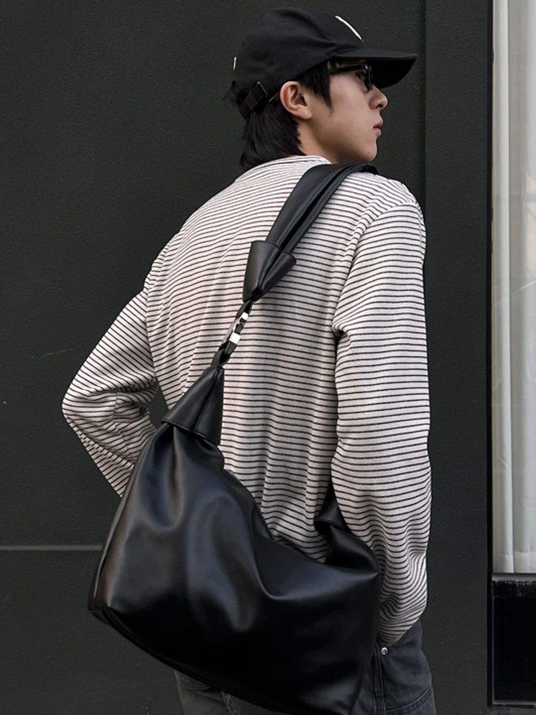

Casual Dumpling Shape Moon Tooth Hobo Tote Bag Unisex Crossbody Bag for Commuting And Streetwear Korean Style Single Shoulder...