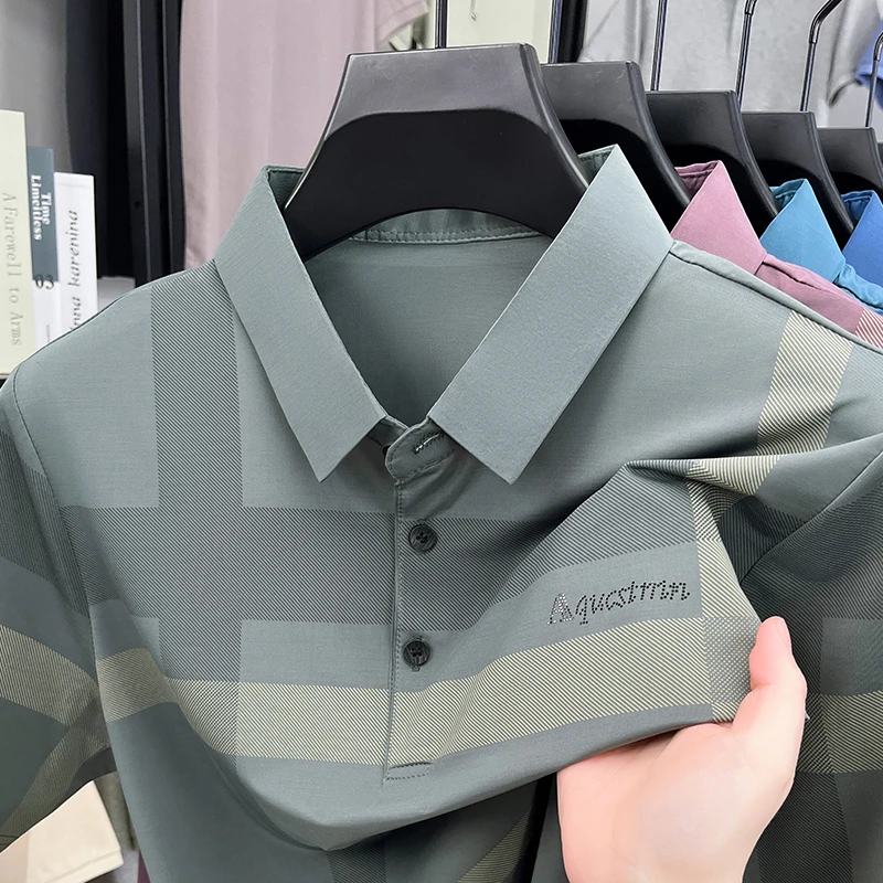 Herrenmode Geometrisch bedrucktes Polohemd aus weichem, atmungsaktivem Stoff mit Brustlogo, Kurzarm, für Business. – Detail 3
