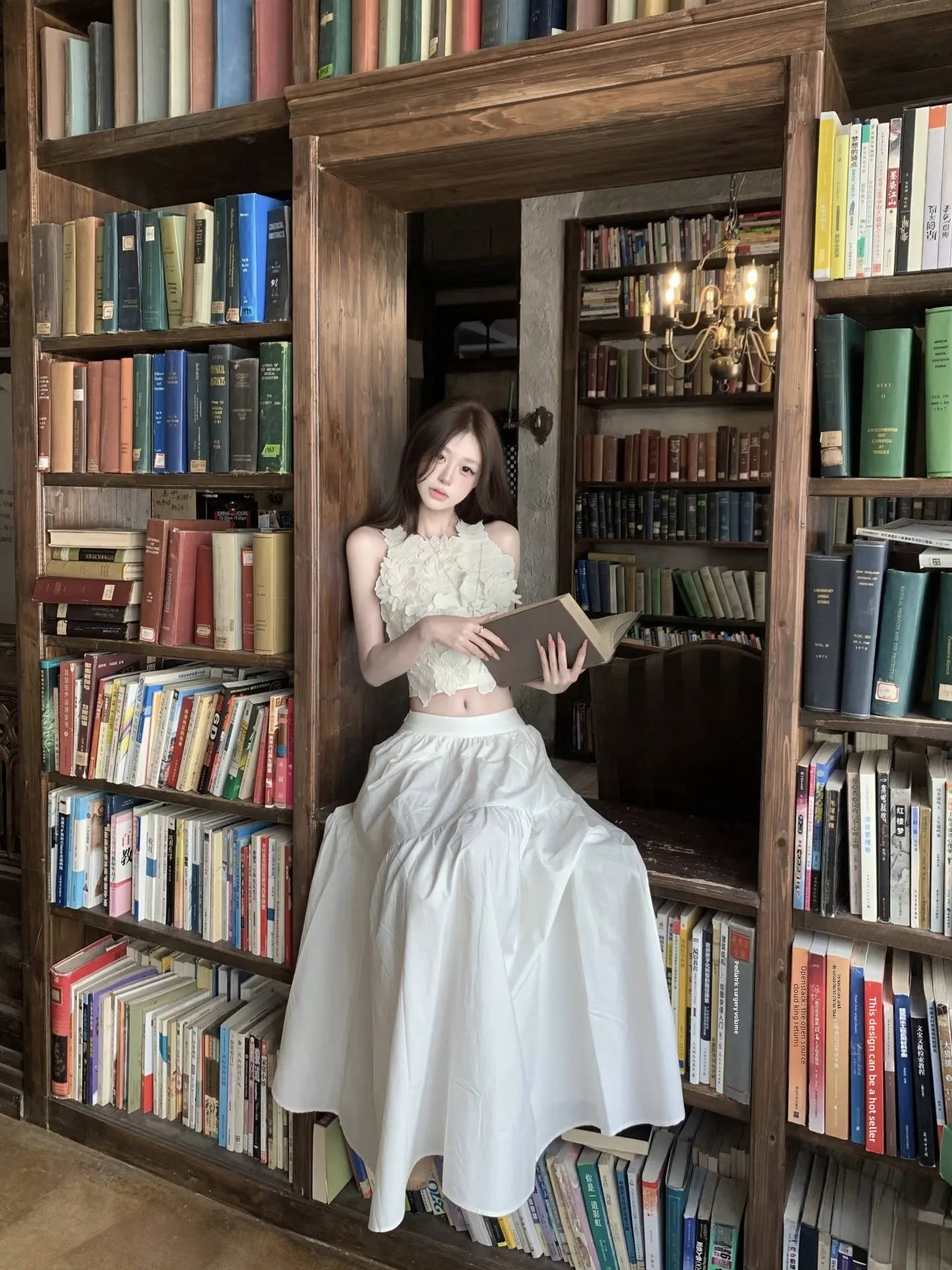 

Комплект OUTFlT STUDIO: Жилет без рукавов с цветочным принтом и открытыми плечами, длинная юбка – летний модный комплект для женщин, стройнящий силуэт