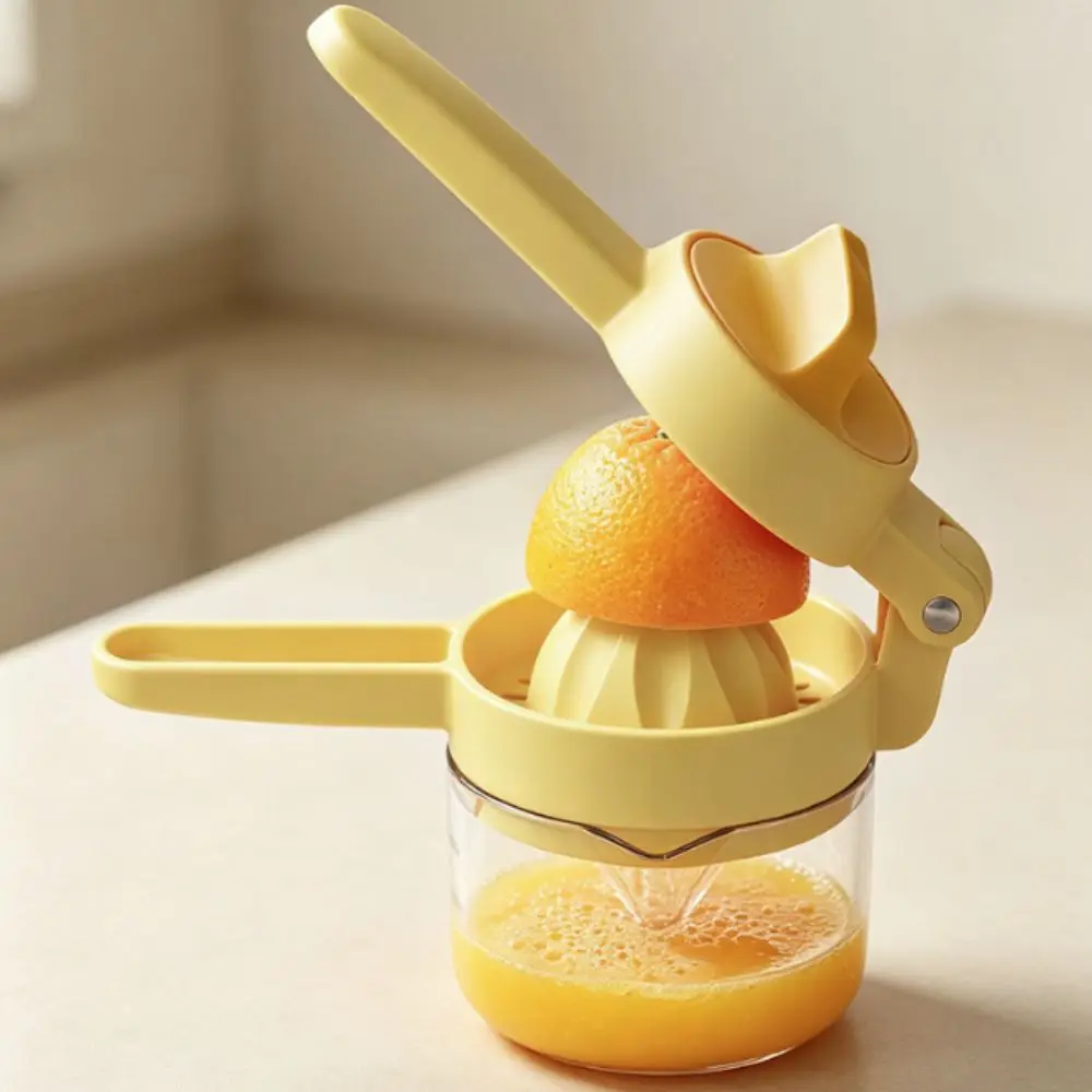 Hand-operated Rotary Manual Lemon Juicer with Juice Storage Cup V-shaped Guide Nozzle Orange Squeezer Labor Saving Plastic