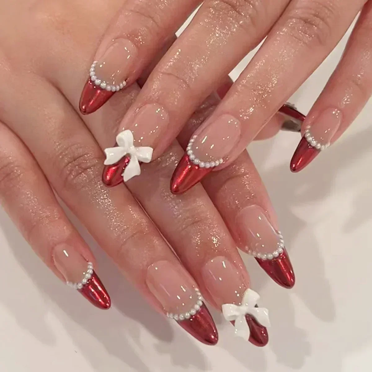 24 pçs amêndoa unhas falsas morangos bonitos com design francês simples branco wearable unhas falsas decoração imprensa em dicas de unhas arte