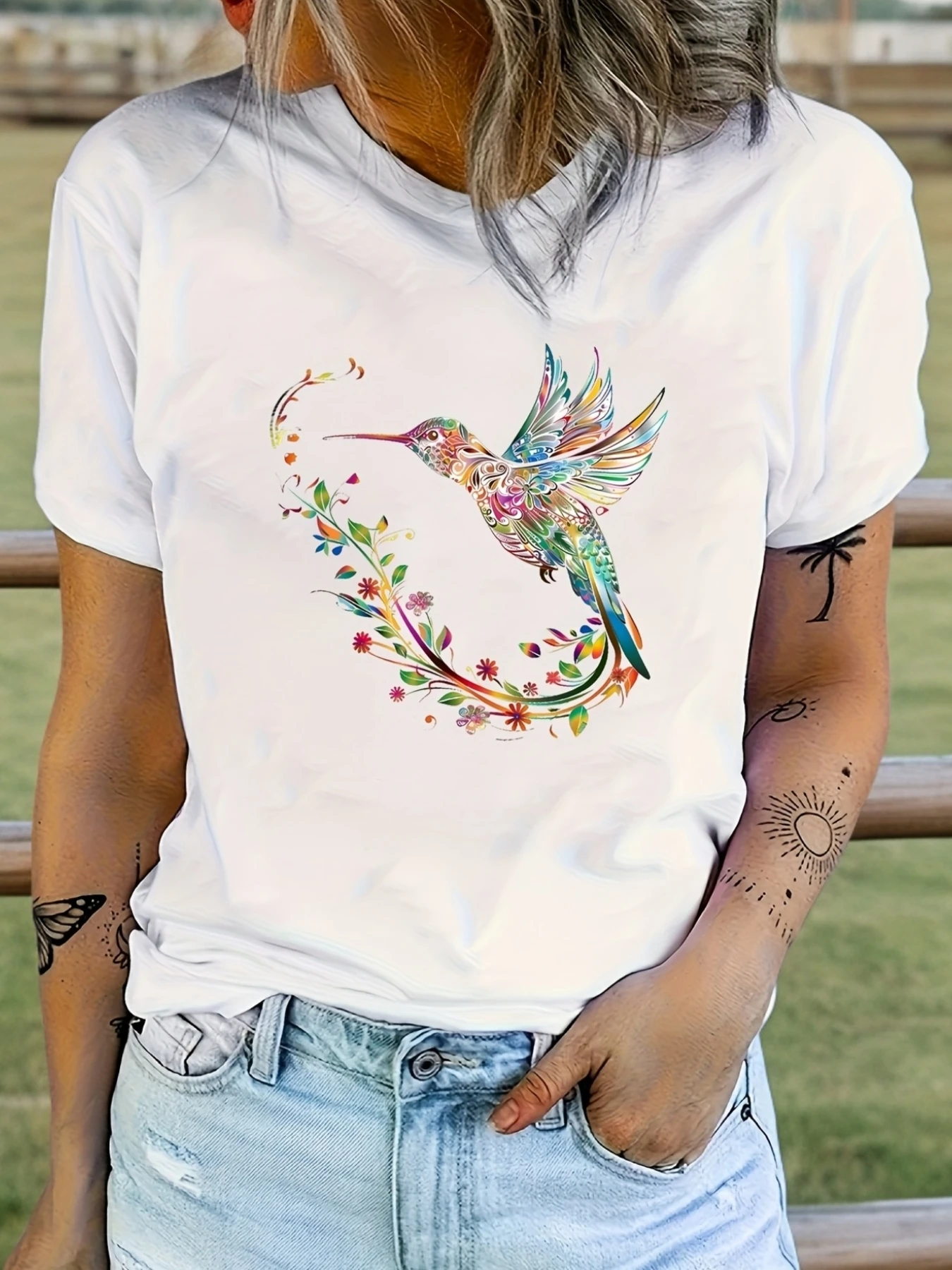 Women's Vibrant Hummingbird & Floral Print Short Sleeve T-Shirt - Elegant Round Neck All-Season Fit Top Casual Ladies T Shirts