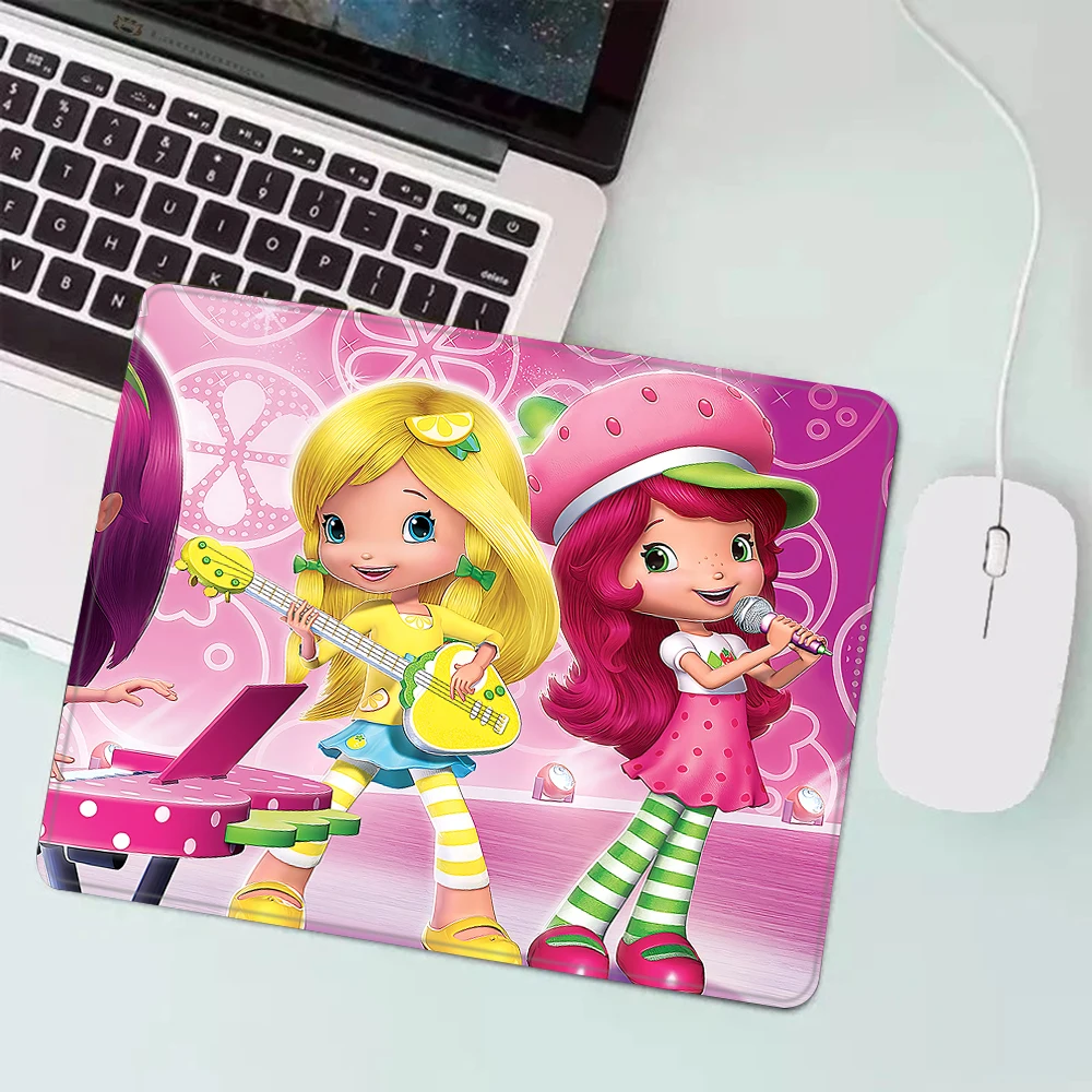 Strawberry-shortcake girl Gaming Mouse Pad XS Small Mousepad For PC Gamer Desktop Decoration Office Mouse Mat Deskmat Rug