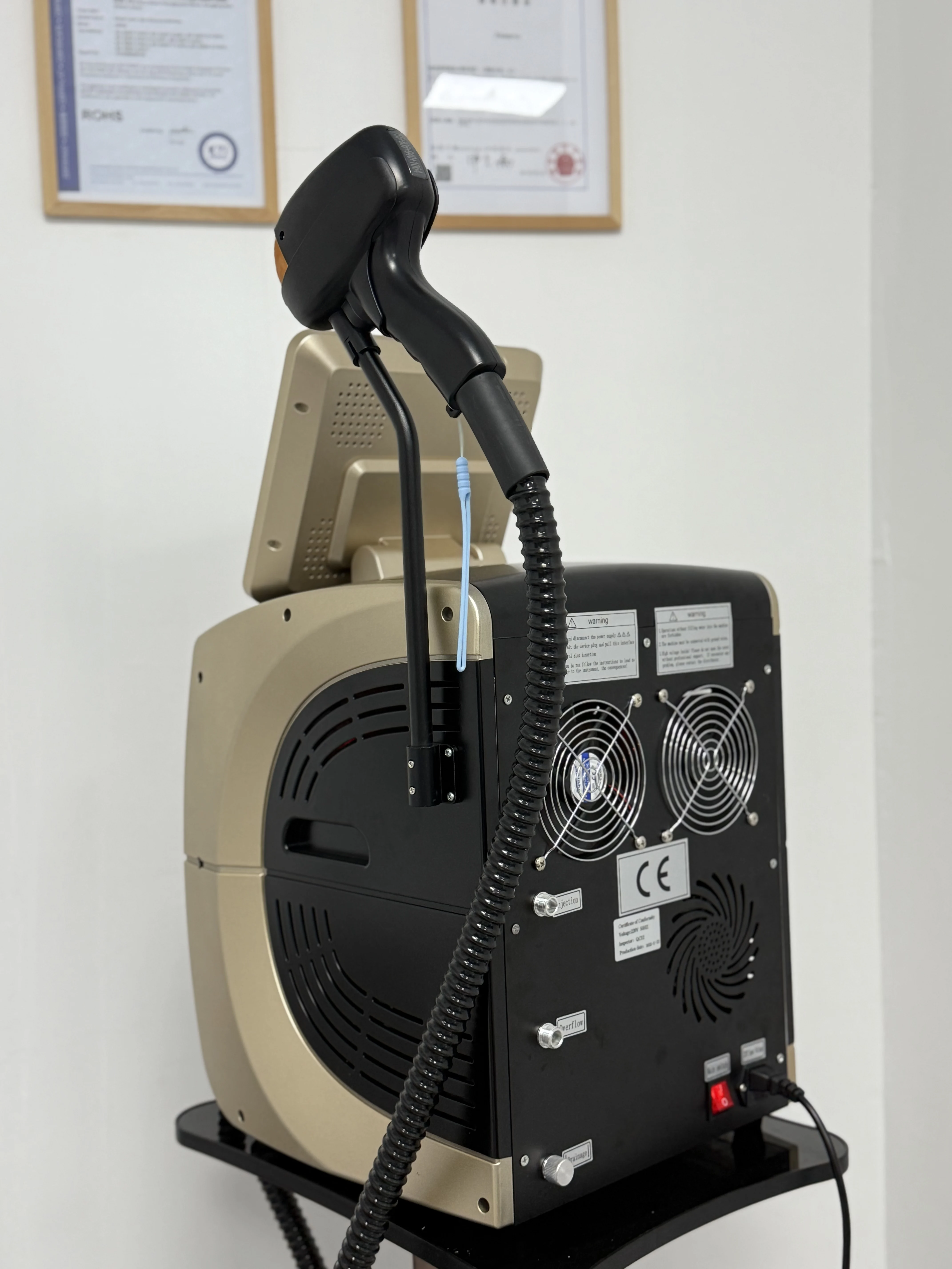 مهنة 808nm ديود آلة إزالة الشعر بالليزر 4000 واط الجليد البلاتين غير مؤلم لنزع الشعر الدائم لصالون