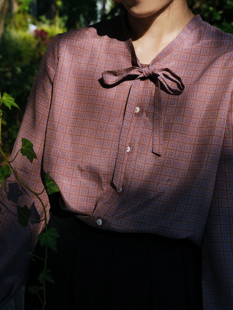 

Ele Silk Power Spin irt Long Sve Ladylike Women's irt Soft Tone Knot Straight Cut Commute Sle Spring 2025