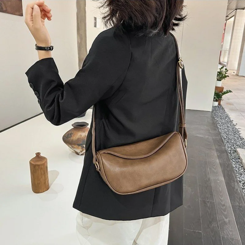 

Vintage Inspired Artist Satchel For Ladies With Large Format And Luxurious Leather Construction