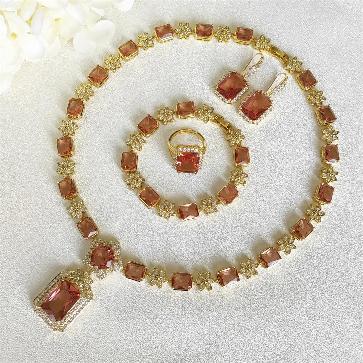 BOCARMAN Schmuckset aus synthetischem, farbwechselndem Diaspor, rechteckiger Ring, Ohrringe, Armband, Halskette, verschiedene Beleuchtungsarten – Detail 6