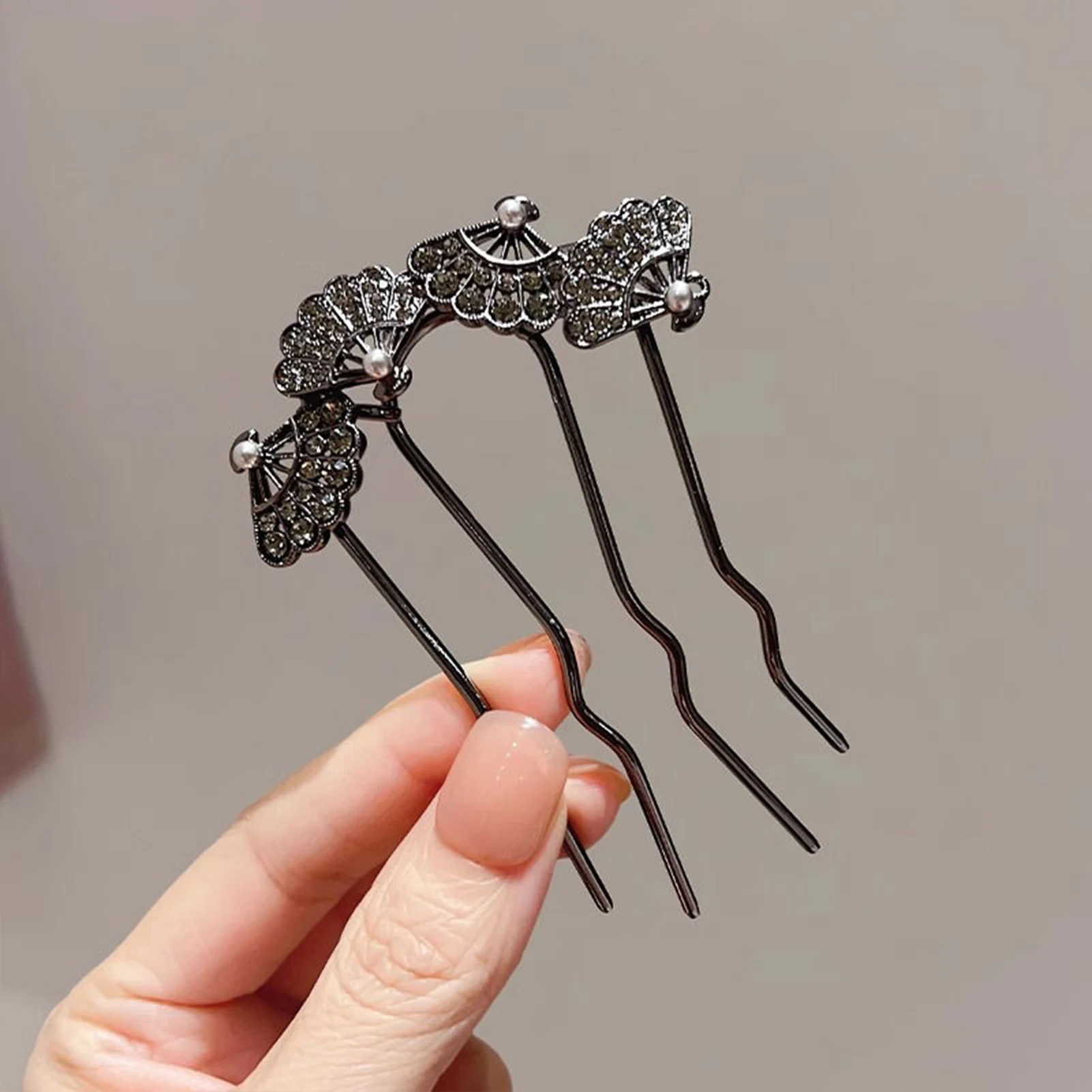 

New Vintage Metal Ginkgo Leaf Hair Sticks for Women Elegant U Shape Pearl Hairpin Headwear Headdress Hair Accessories Gift