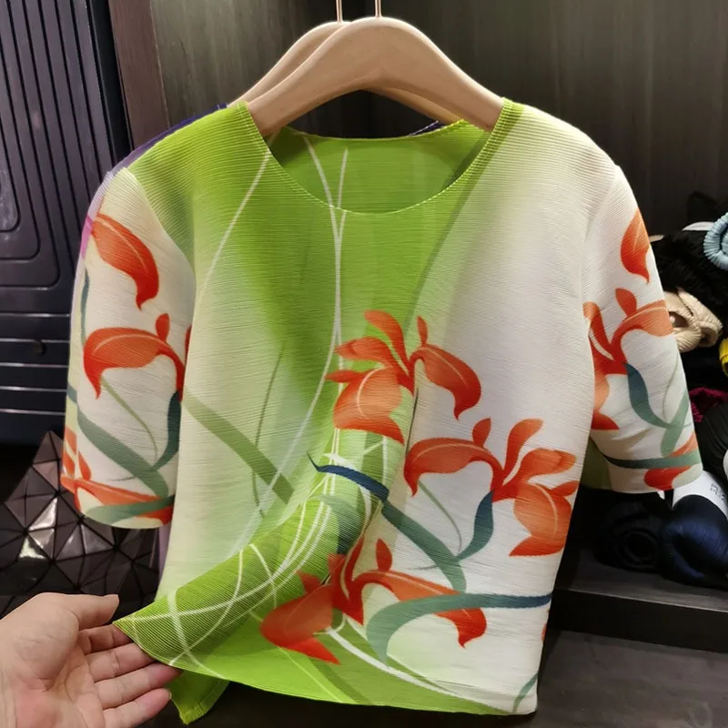 

Miyake Pleated T-shirt 2025 Fashion Printed Pleated T-shirt Women New Fashion Loose Slim Round Neck Fold Short Sleeve Top