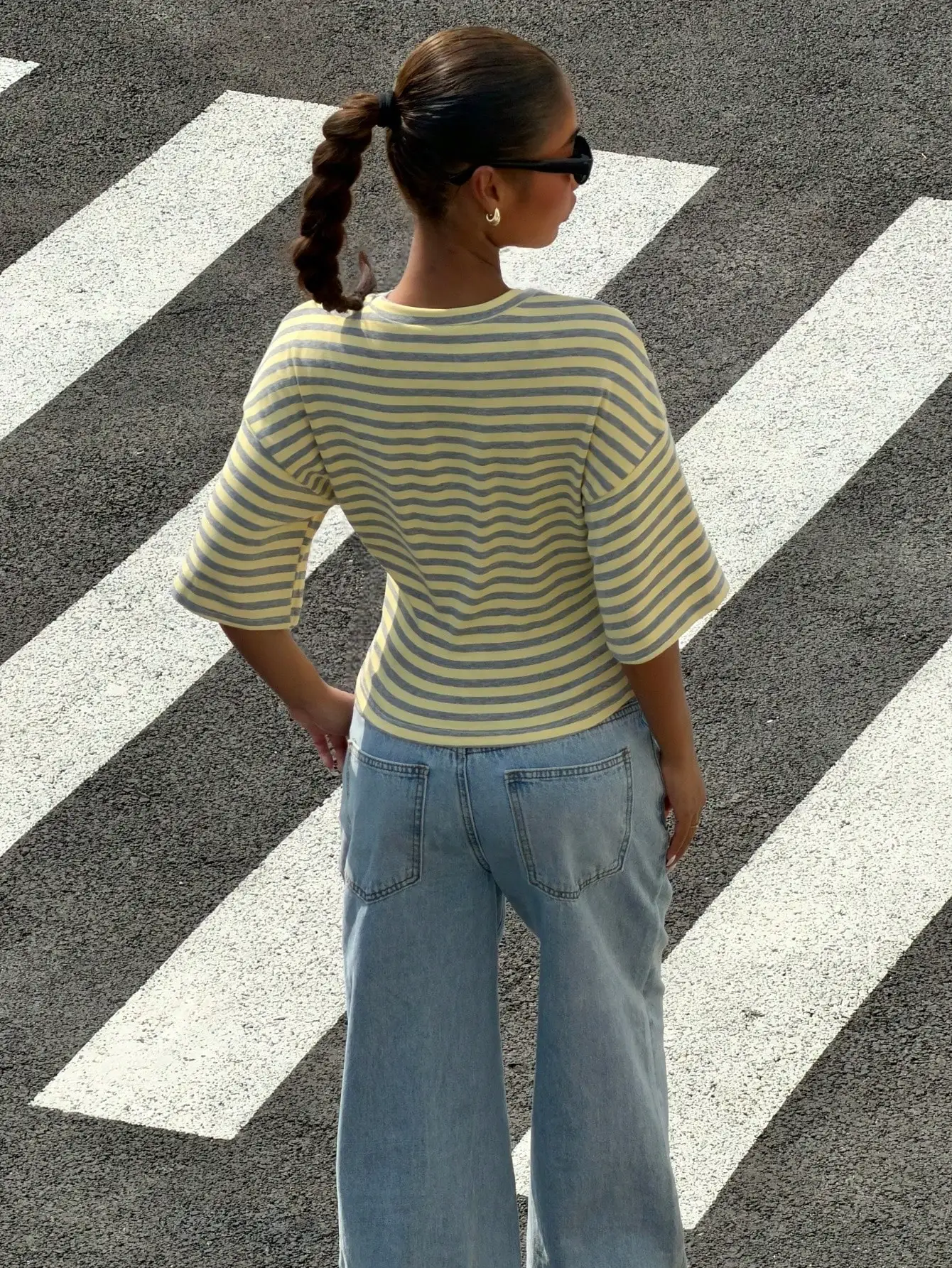 Sommerliches Damen-Freizeit-T-Shirt mit Streifenmuster, Fledermausärmeln, Vintage-Textur und Taillenband – Lässige Kleidung für Frauen – Detail 5