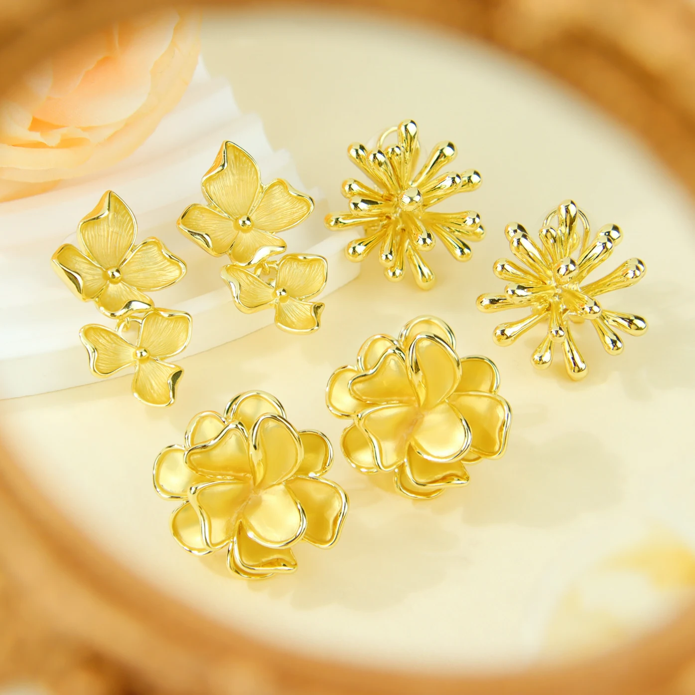 Vintage Baroque Metal Flower Earrings Europe America Gold Color Massive Floral Stud Earring Women Fashion Zara Style Jewelry