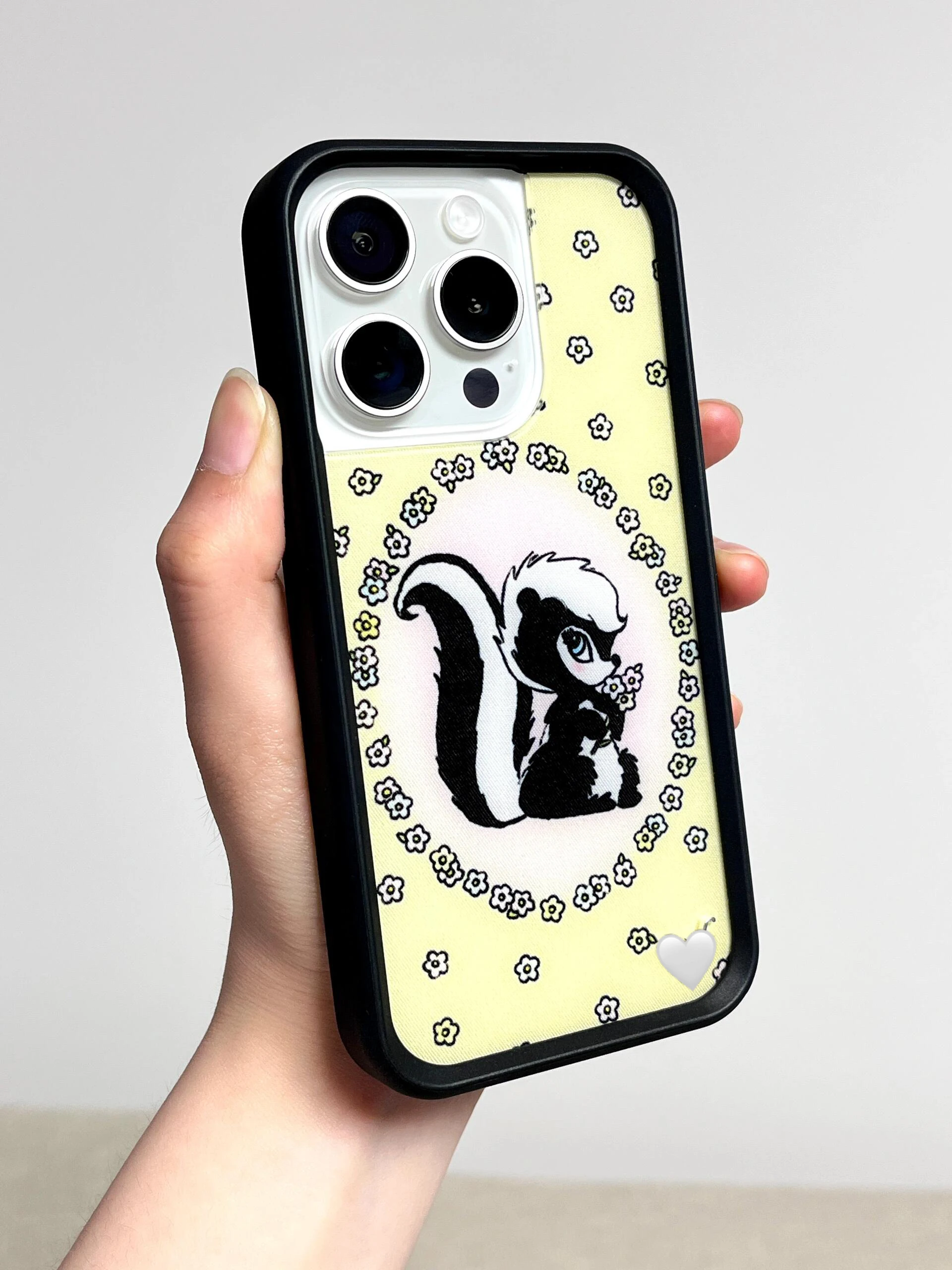 Funda de teléfono bonita de dibujos animados de flores silvestres para iPhone Animal fruta flor creativa 13 Pro 14 Pro 15 Pro WF funda de teléfono de fresa