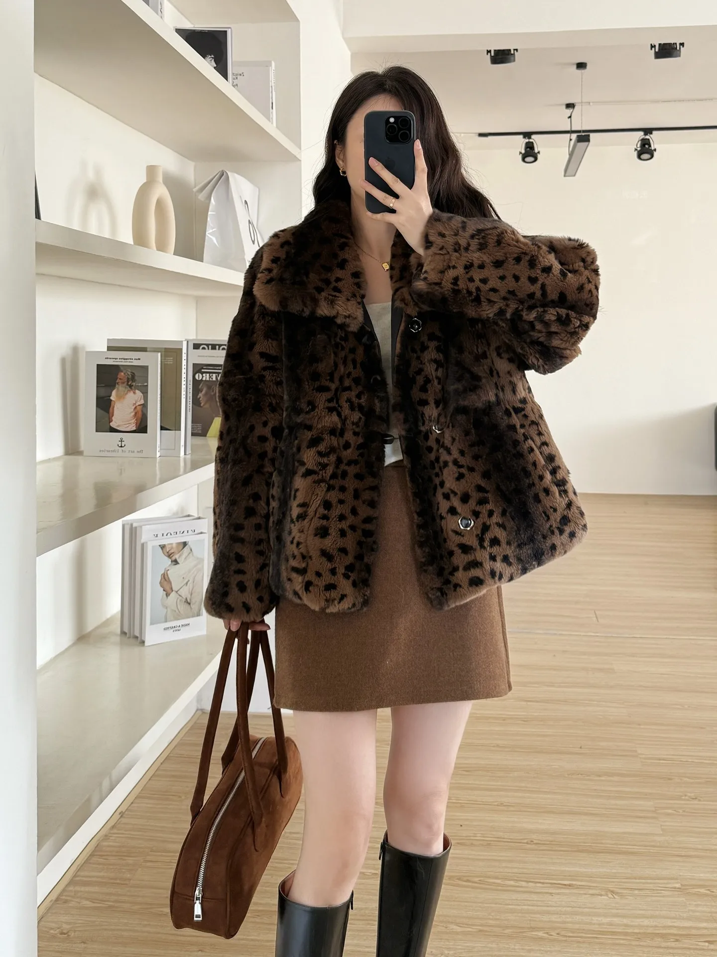 Indossa entrambi davanti e dietro 2025 nuova giacca invernale in pelliccia di coniglio Rex con stampa leopardata con risvolto corto da donna per superare lanugine