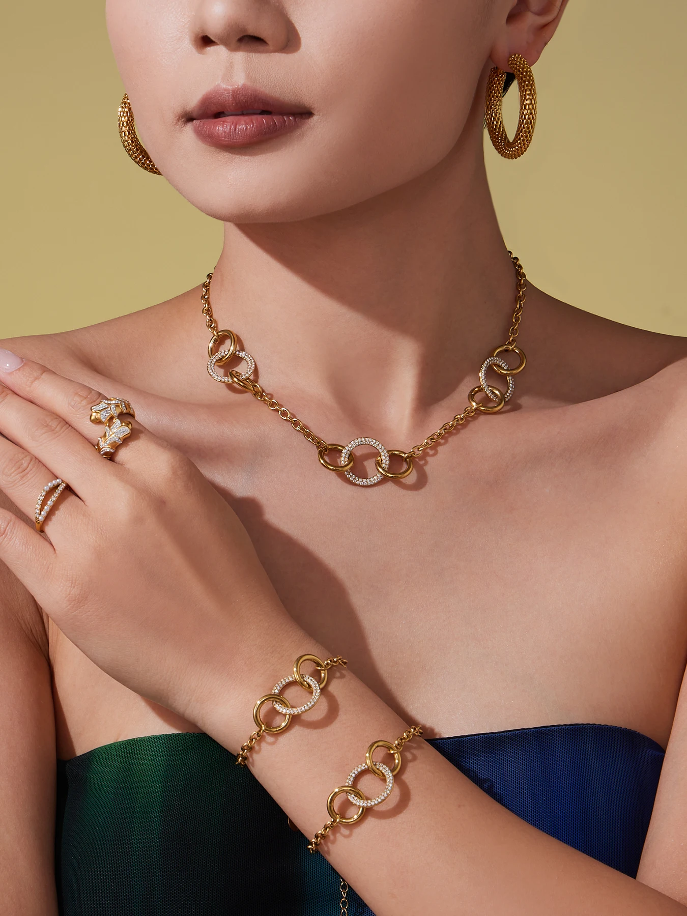 Liora Three Circle Connect Chain Charm Necklaces Bracelet for Women Stainless Steel PVD Gold Plated Cubic Zirconia Charm Jewelry