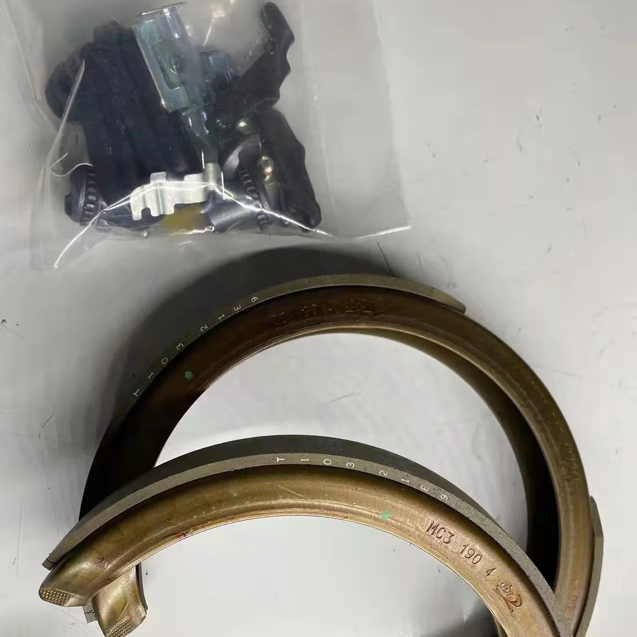 original Handbrake Pad Rear Brake Shoe Korea Ssangyong Actyon Kyron Rexton Korandoc Mouss Tivoli  483kt05010 high quality