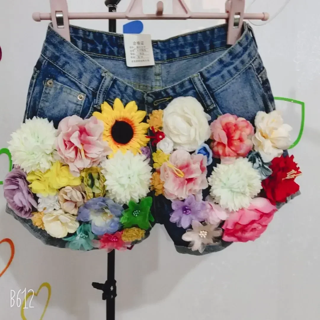 Short en jean slim fait à la main avec broderie florale, fleurs 3D, paillettes, perles, jean court taille haute, été, automne