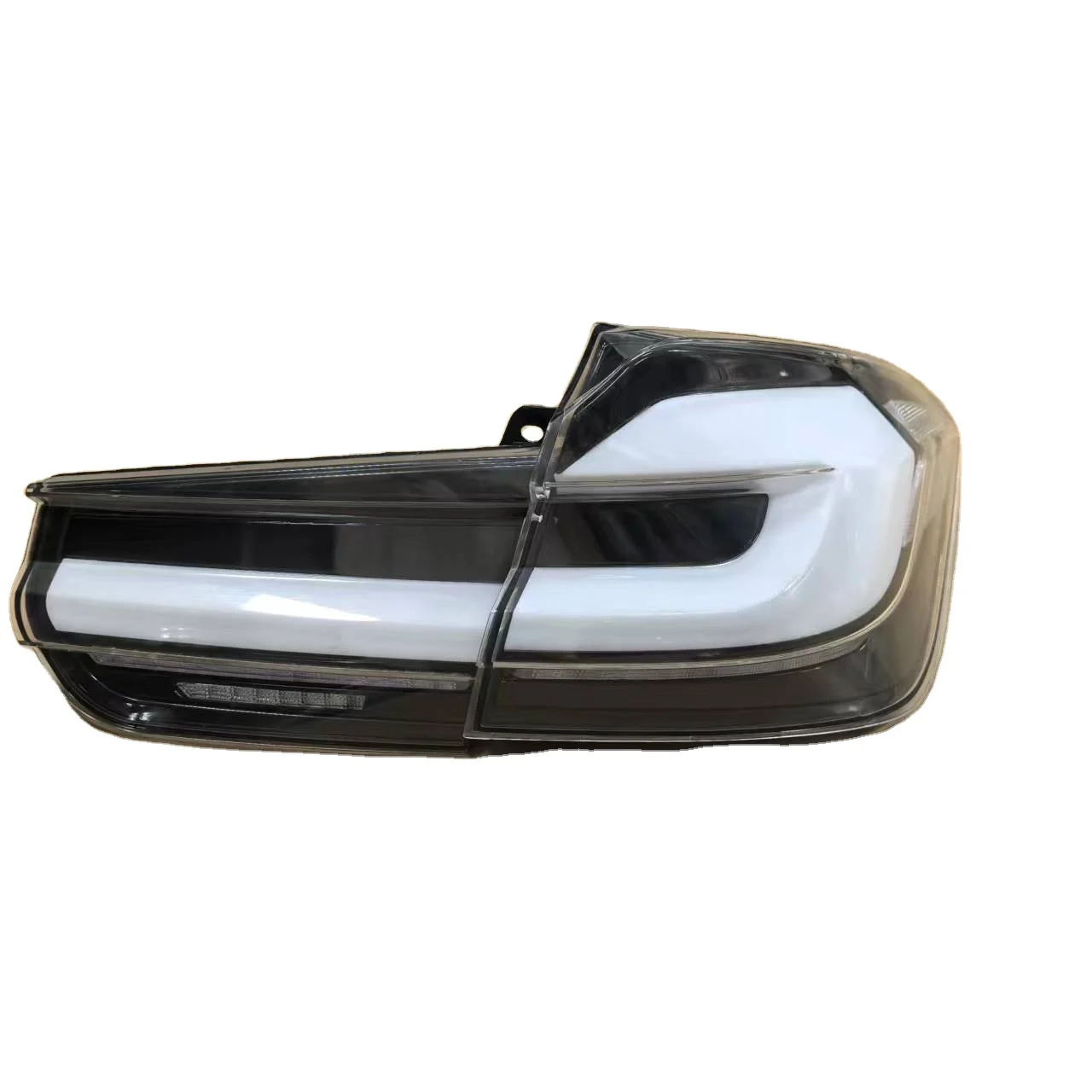 

STLF Подходит для 2013-2018 F30 F35 Светодиодный задний фонарь в сборе с белой линзой и красным стоп-сигналом, новое состояние