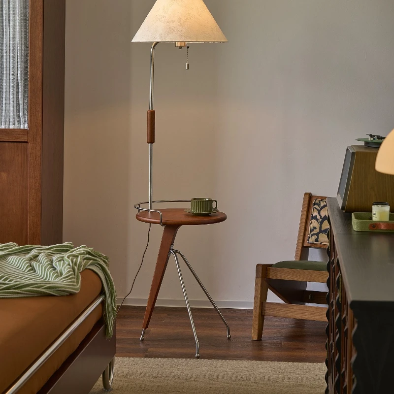 Lámpara de pie, sensación de alta gama junto al sofá en la sala de estar, lámpara de escritorio de ambiente integrada con estante de dormitorio retro americano