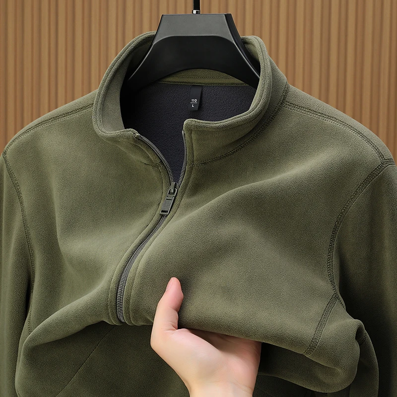 Jaket kerah berdiri baru yang nyaman untuk musim gugur dan musim dingin dari merek fashion, jaket cardigan berbahan beludru berkualitas tinggi yang hangat dan laris dengan ritsleting untuk pria.