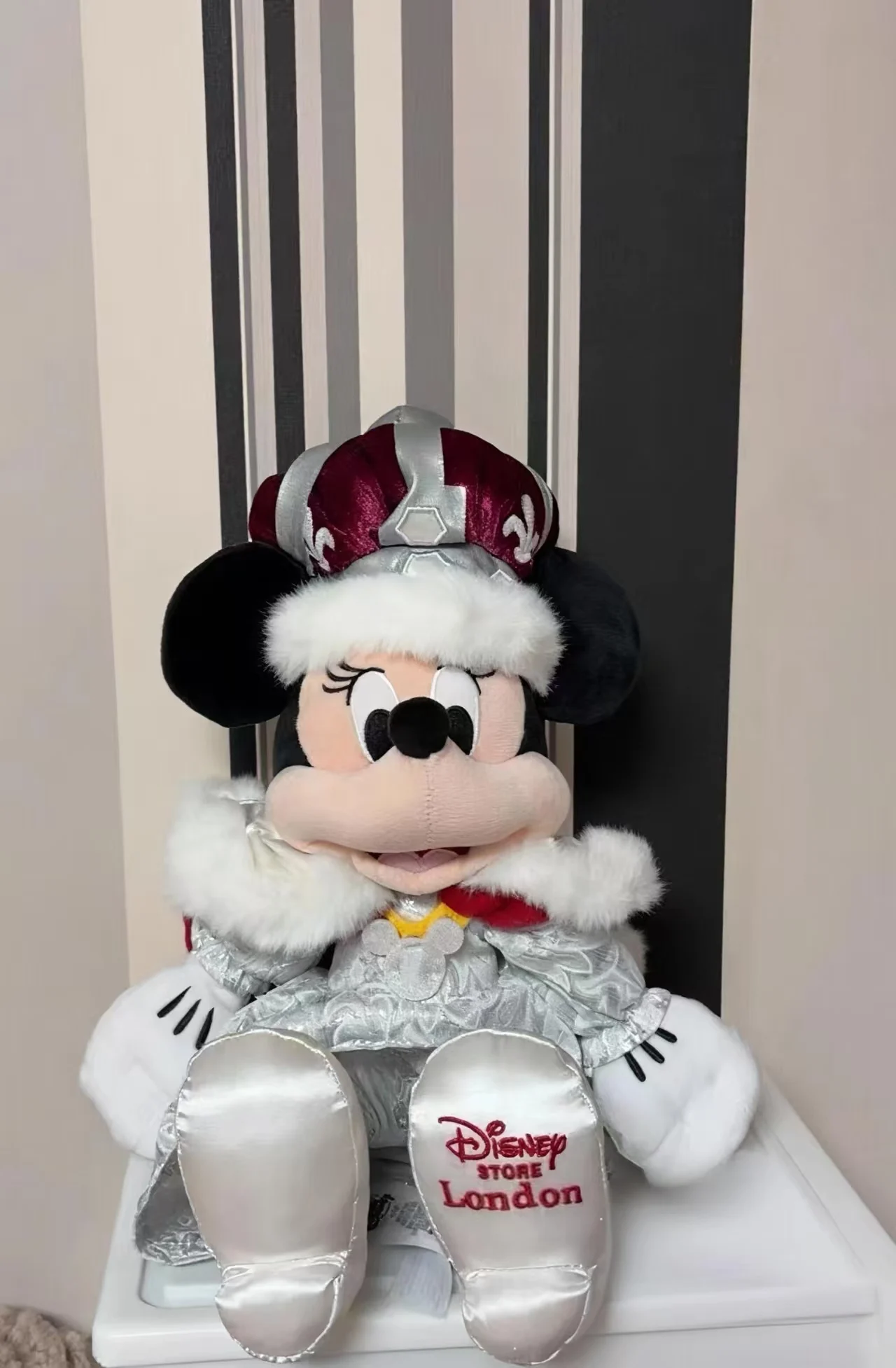 

Disney Exclusive Queen Minnie with Crown Hat Plush Doll Collectible Souvenir Gift