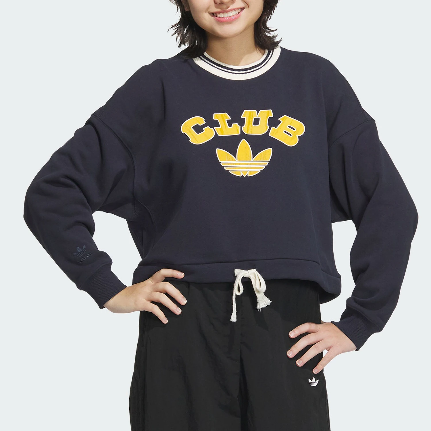 

Adidas genuine Three Stripes Women's Retro Print Round-Neck Sports Sweatshirt JD6374