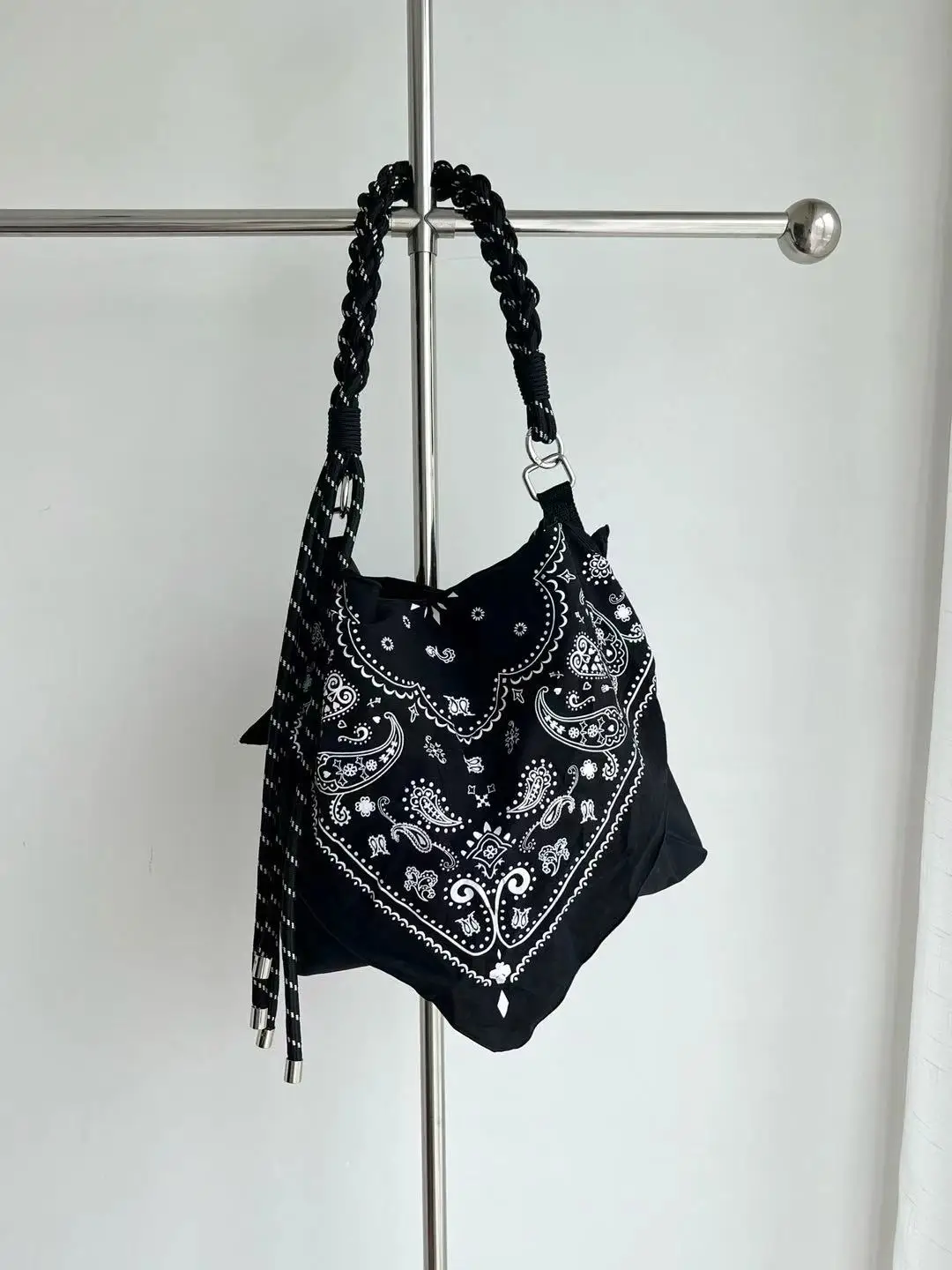 กระเป๋าสะพายข้างผ้าแคนวาสลายเรขาคณิตสไตล์อเมริกันย้อนยุค ปักลายวอลนัท สำหรับผู้หญิง รุ่น Trendy Lazy Sle