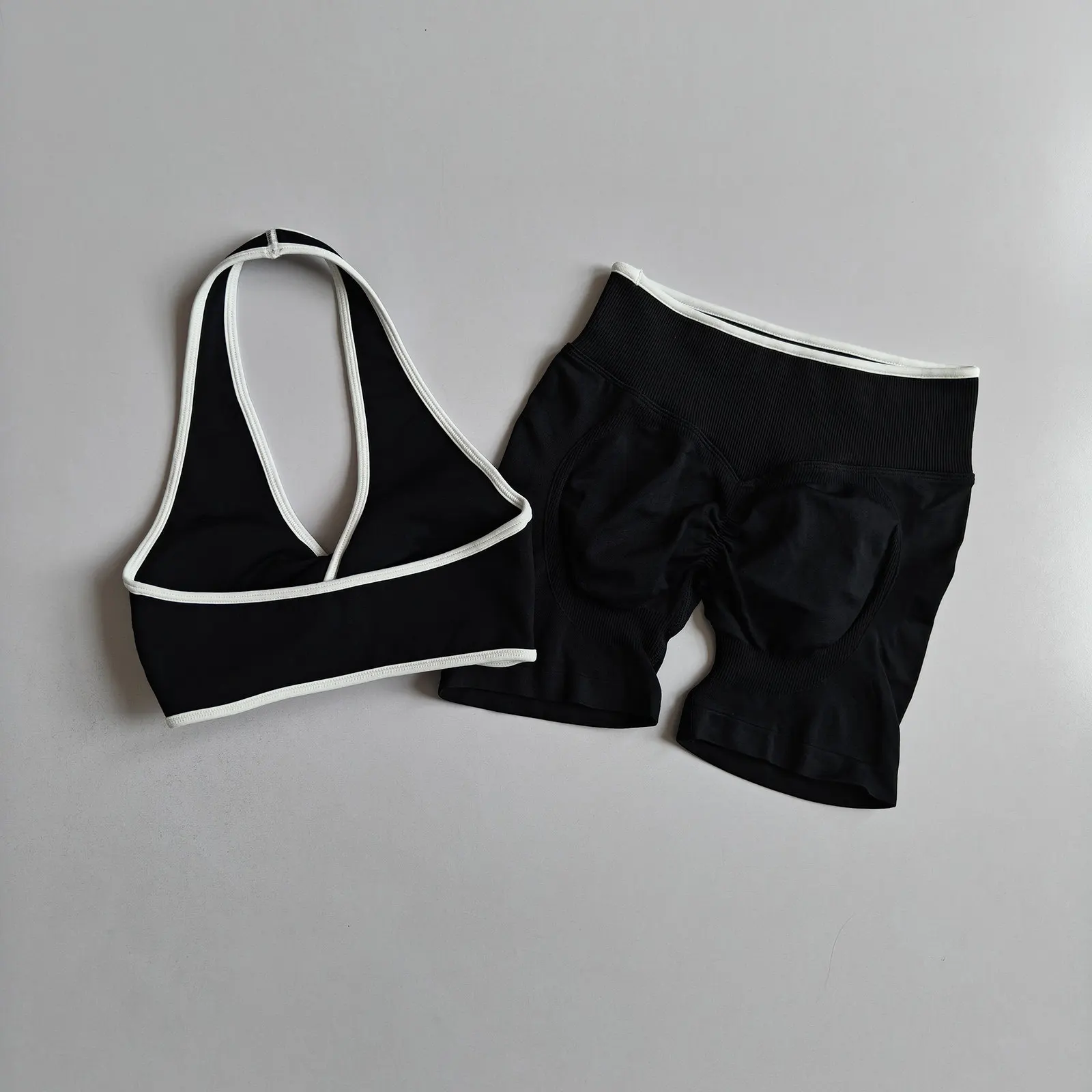 2-teiliges nahtloses Sport-Set mit Push-up-BHs für Damen, geeignet für Laufen und Aerobic, hochelastische, hüftformende Sport-Shorts. – Detail 7
