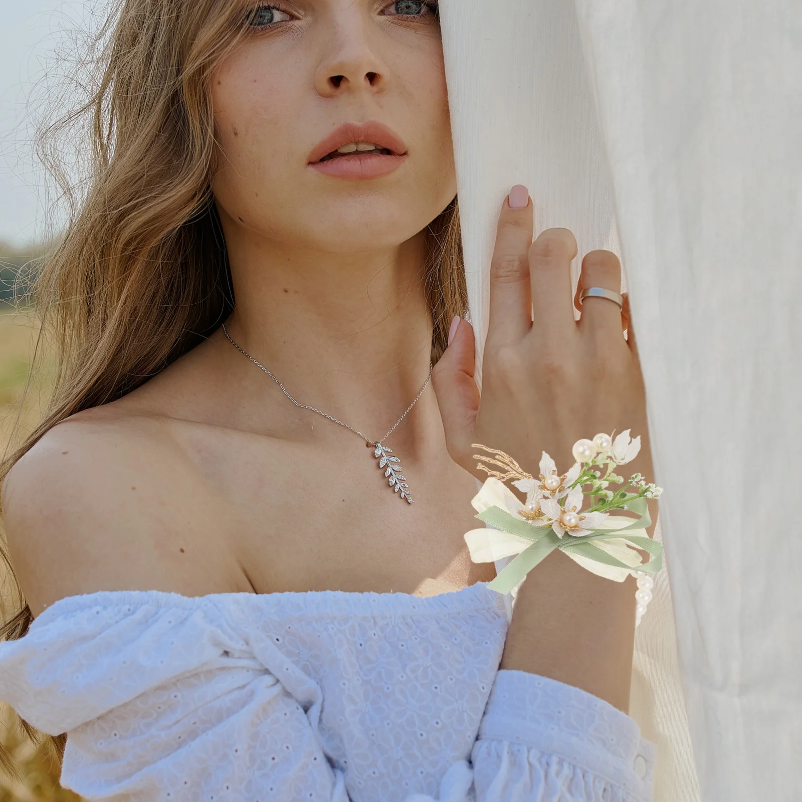 

2Pcs Bridal Flower Wristband Corsage Set Elegant Wedding Boutonniere Bride Bridesmaid Accessories Wedding Boutonniere