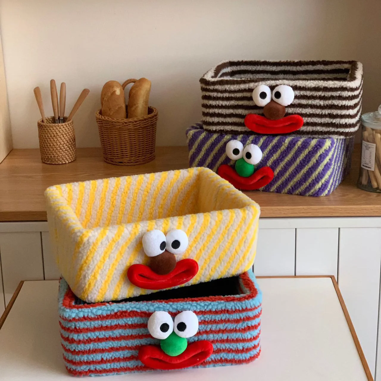 

Creative Clown Storage Box Lamb Lamb Desktop Jewelry Cosmetics Storage Basket
