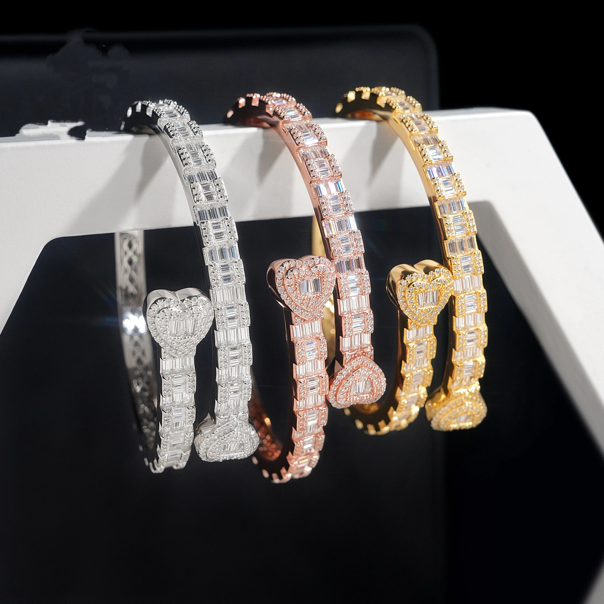 

Браслет-сердце из серебра 925 пробы с муассанитом из розового золота 18 карат с родиевым браслетом