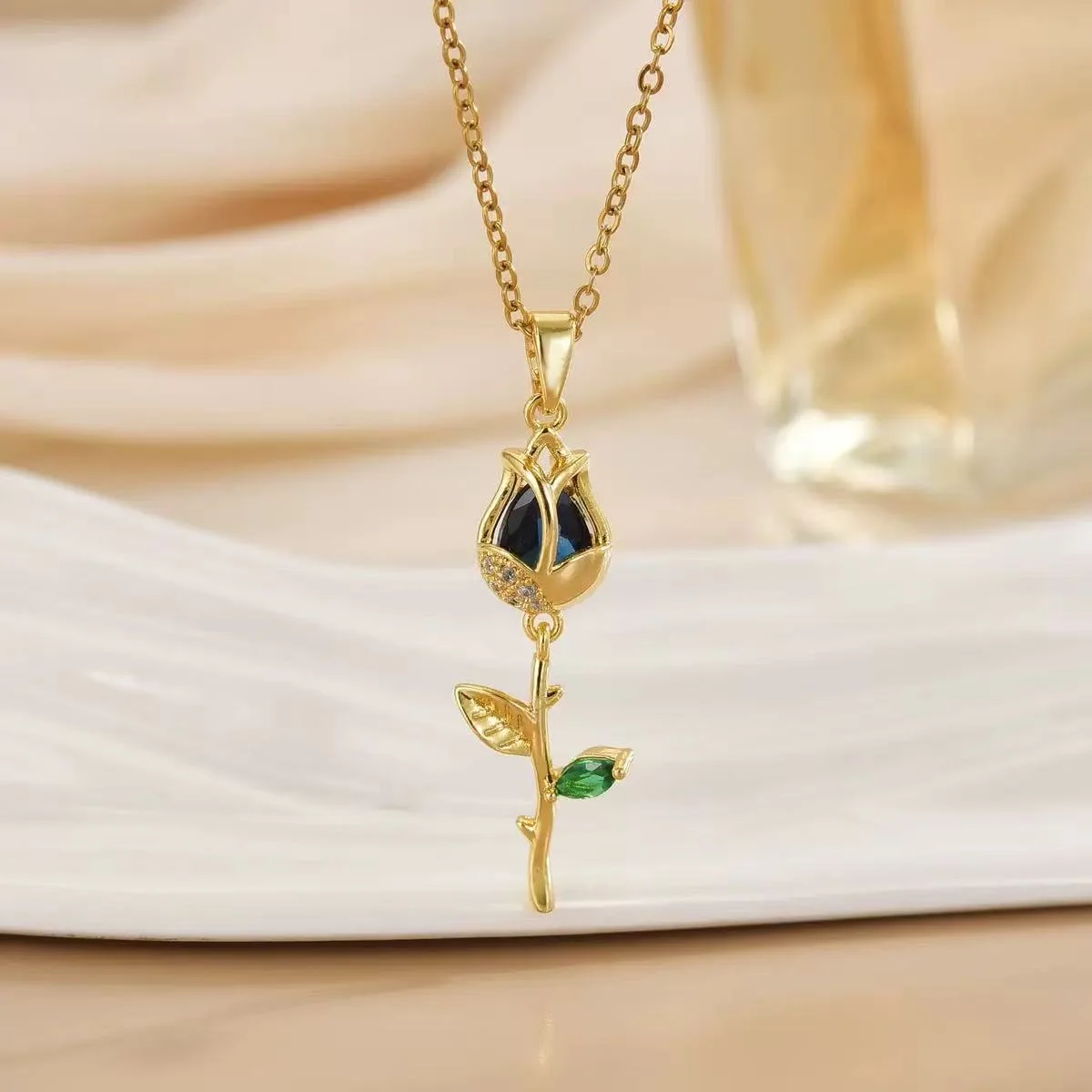 

New micro-pave tulip flower design pendant light luxury necklace for women