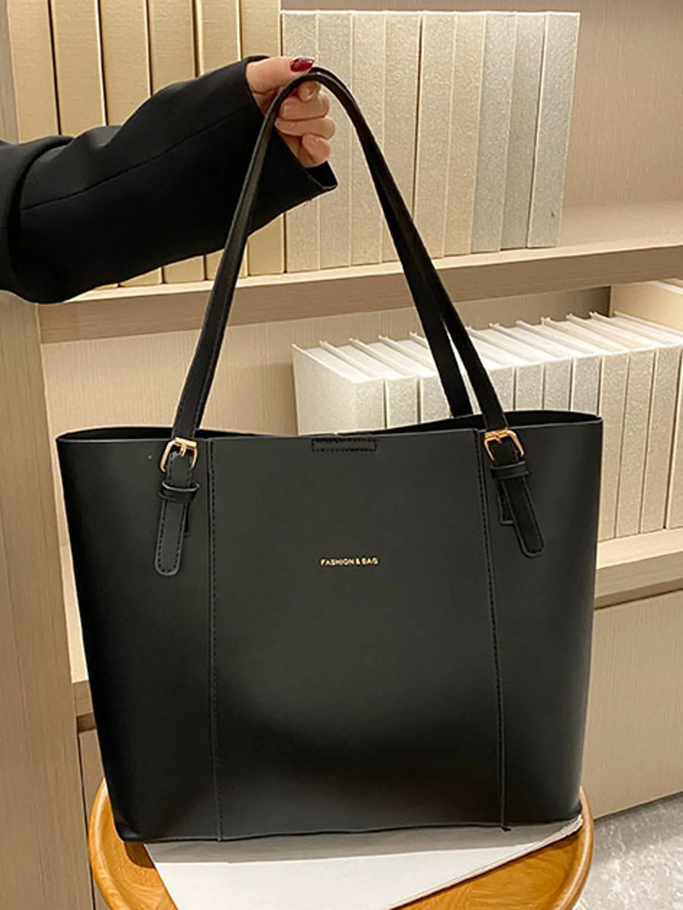 Retro simple and atmospheric commuting bag for women 2024 new stylish large capacity shoulder tote bag