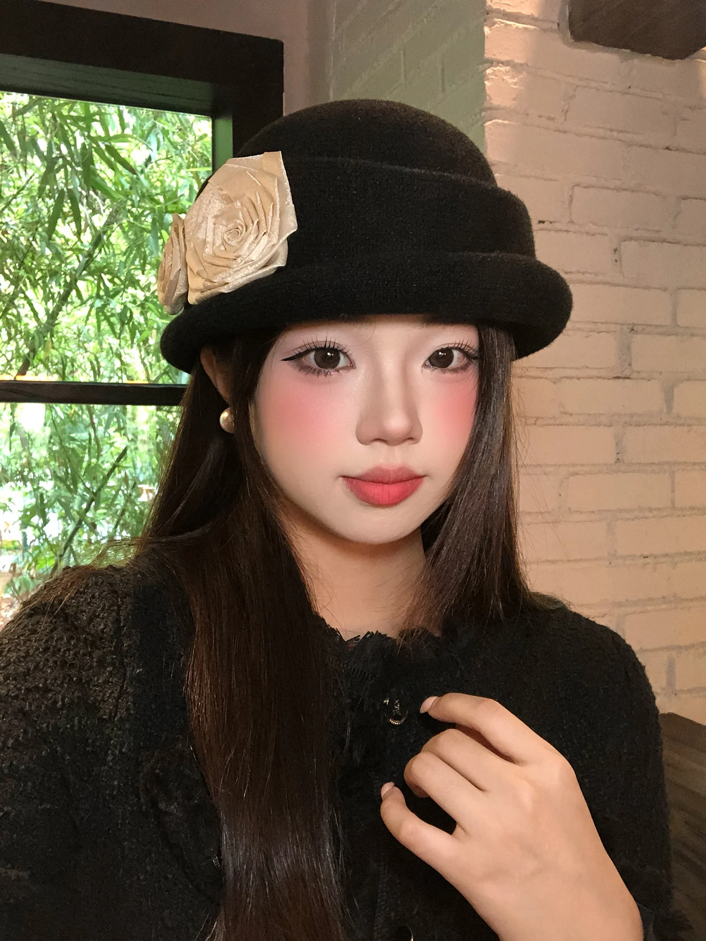 Elegant Hepburn Style Women's Winter Black Beret Hat Casual Short Brim round Top Cap Warmth Functional Fashion Accessory