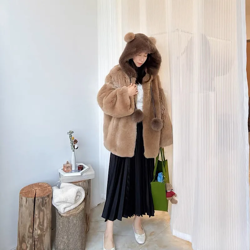 2023 New Real Featured Fox Fur Coats Women's Hooded with Lovely Eers Coat Simple Street Warm