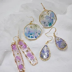 Elegant Pressed Flower Earrings Handmaking Epoxy Resin Natural Flower Earrings Dried Flower Geometric Earrings Custom Packaging