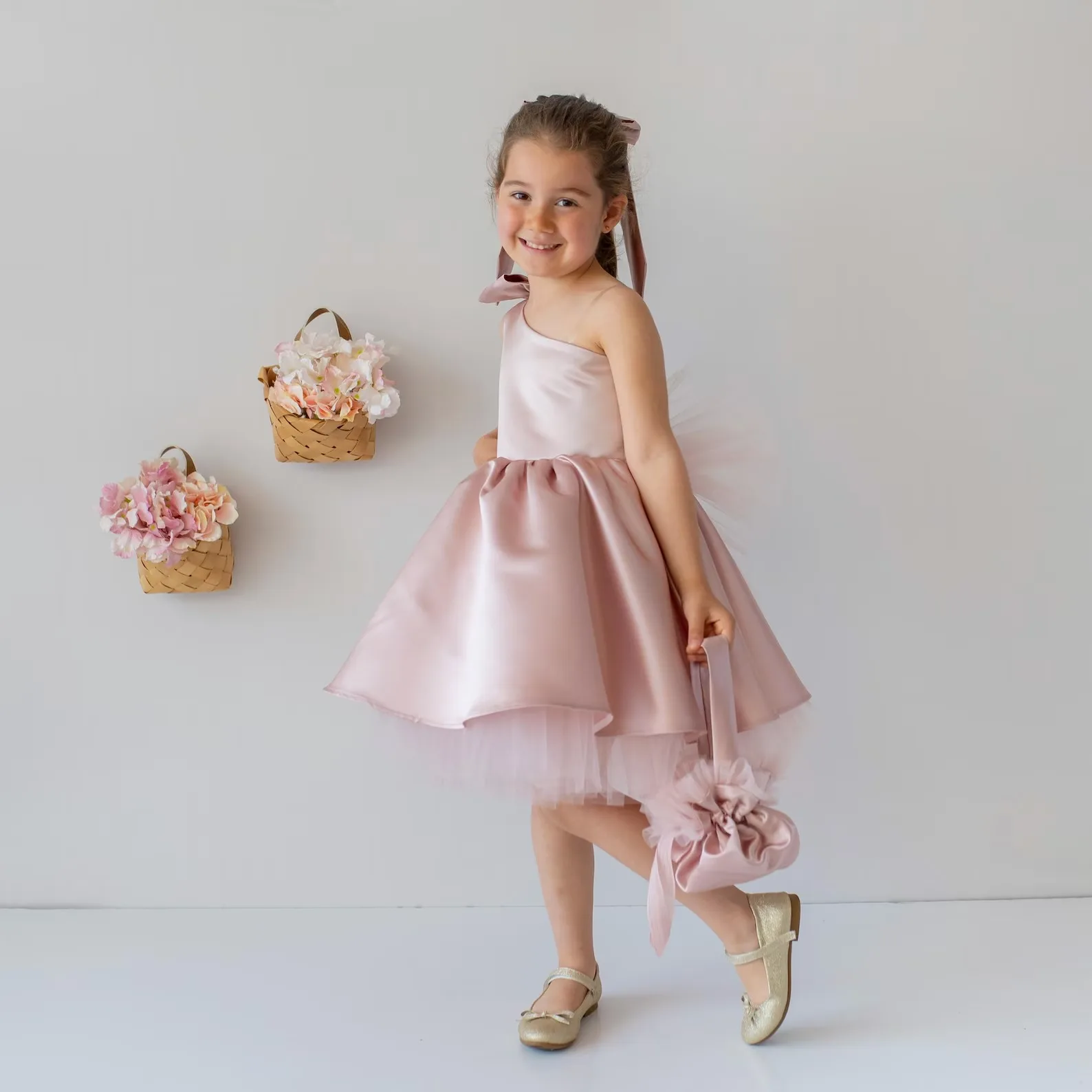 

Custom Luxury Flower Girl Dress Wedding Gown Birthday Party Pageant Catwalk One Shoulder Satin Tulle Dress فساتين اطفال