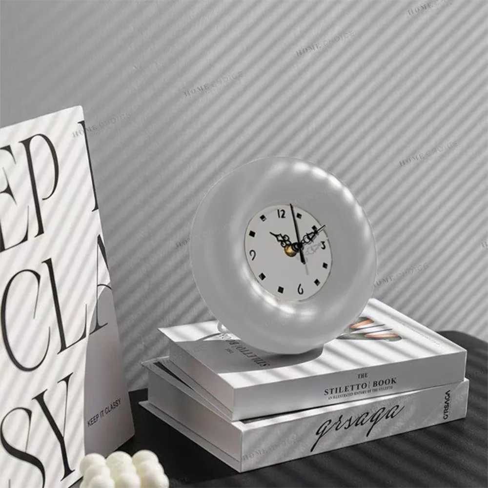 Round Resin Clock Creative Art Living Room Desktop Fashion Desk Clock Decorative Ornaments Desktop Clock Home Decoration