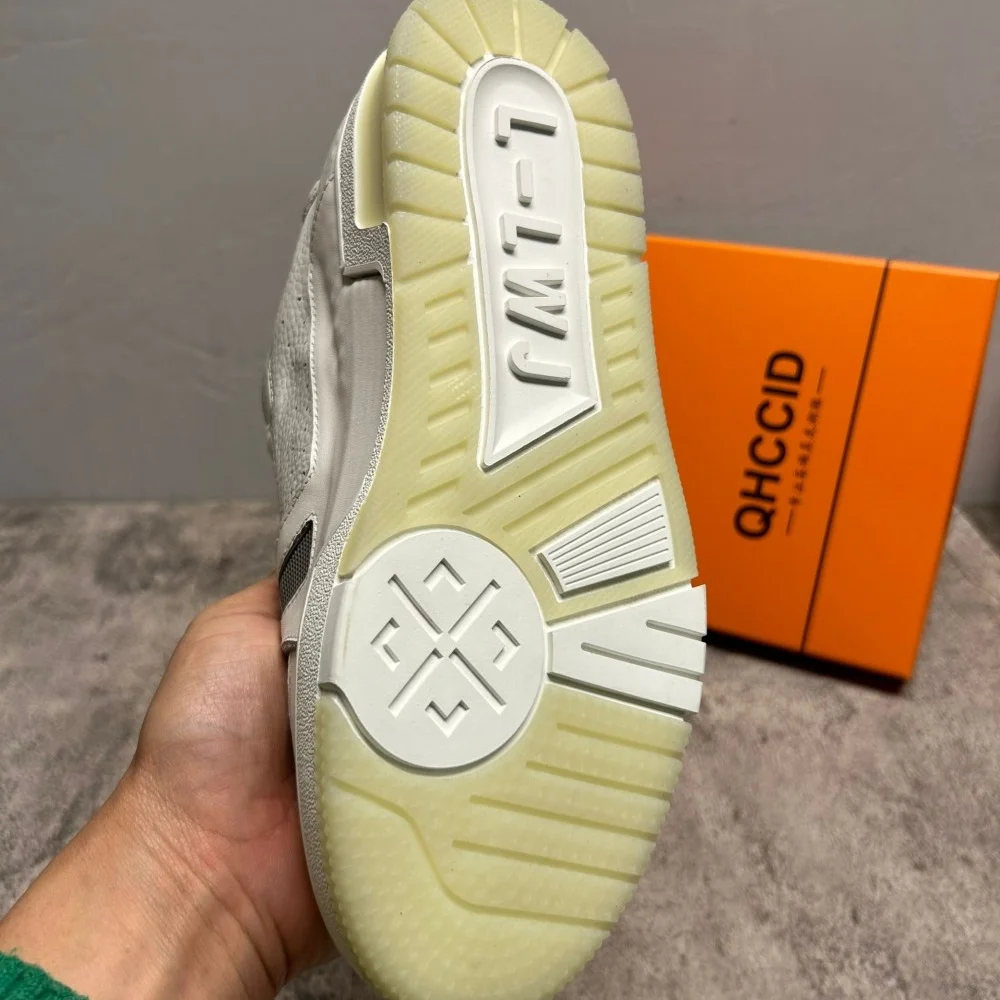 أحذية QHCCID الرجالية المصنوعة من الجلد الطبيعي باللون الأبيض بنعل سميك أحذية كاجوال عصرية راقية طراز جديد تمامًا #5