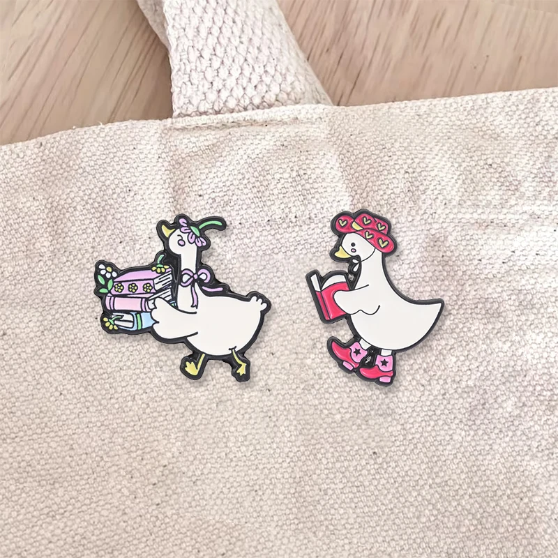 Adorable Duck Reading Books Wearing Hat Enamel Pin Set Literary Animal Theme Round Brooch Jewelry Gift For Friends