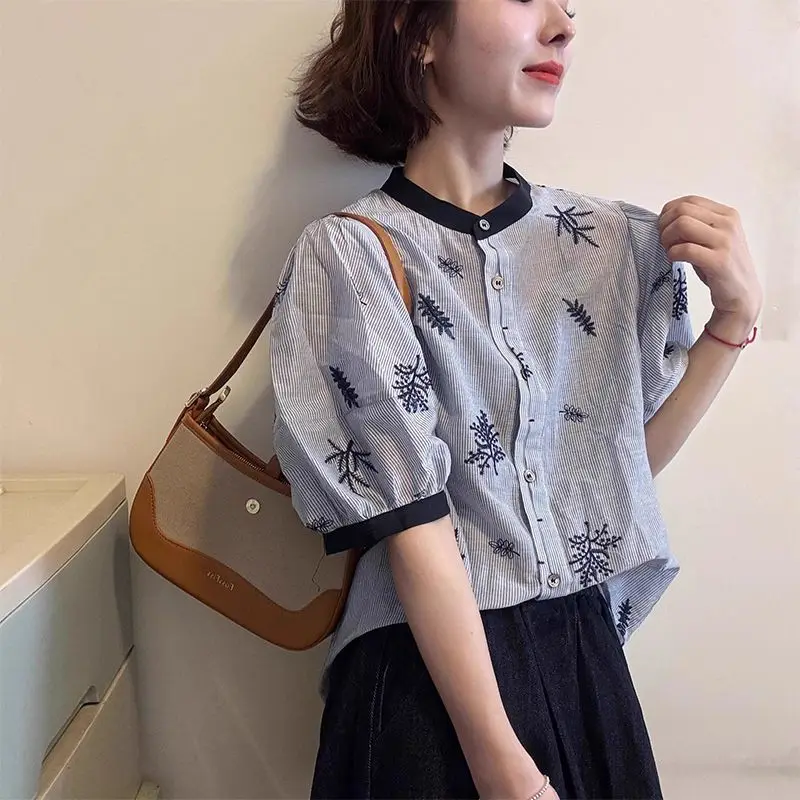 Blusa de manga corta bordada a rayas con mangas abullonadas, Top abotonado a la moda para mujer, ropa informal para primavera y verano