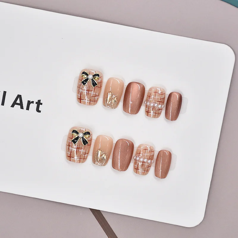 ขายร้อน Rhinestone เล็บผีเสื้อลายสก๊อตลายเล็บกดบนเล็บ Rhinestone Charms