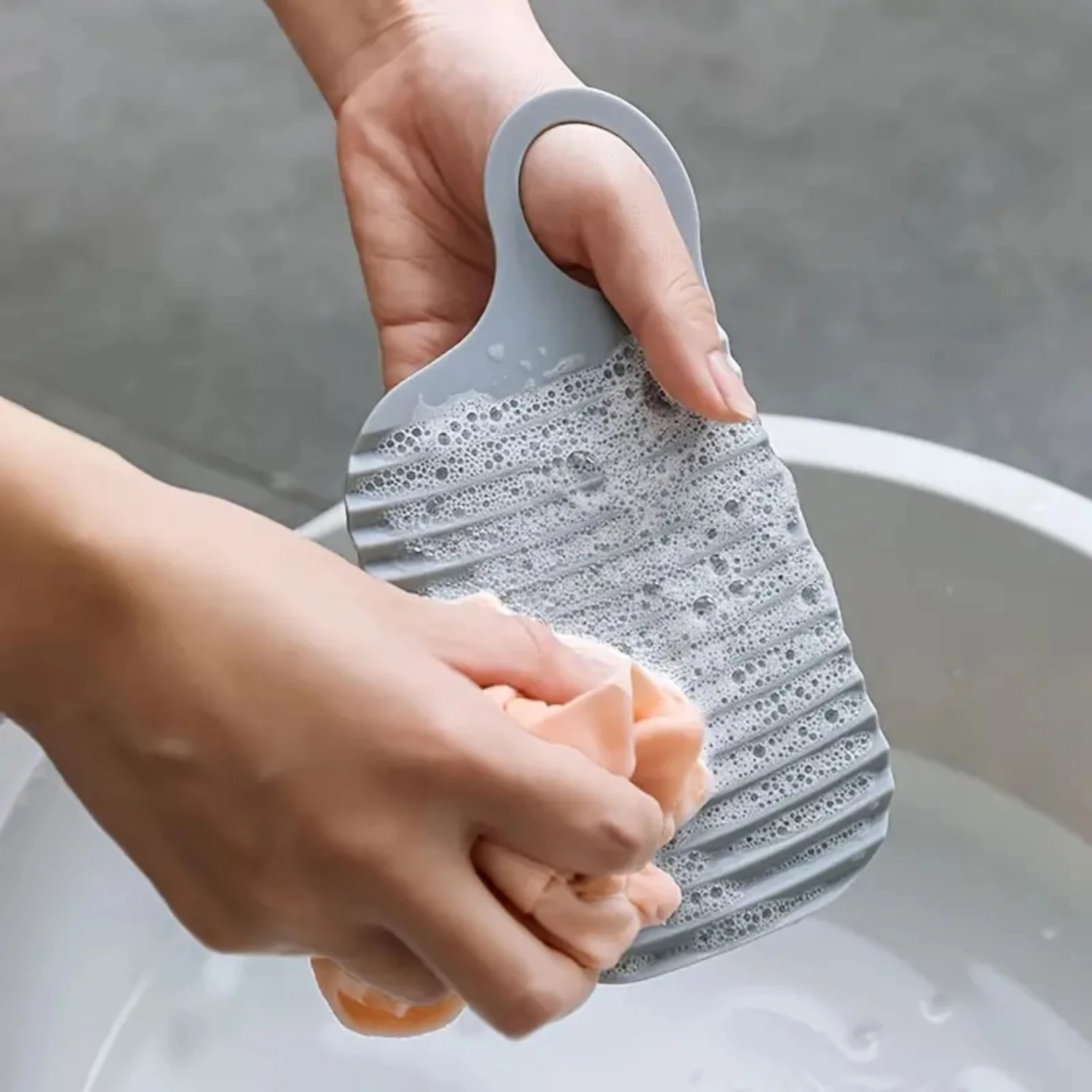 

Convenient and Practical Mini Thickened Silicone Handheld Washboard - Ideal Laundry Aid for Travel and Dormitory Use, Pack of 1