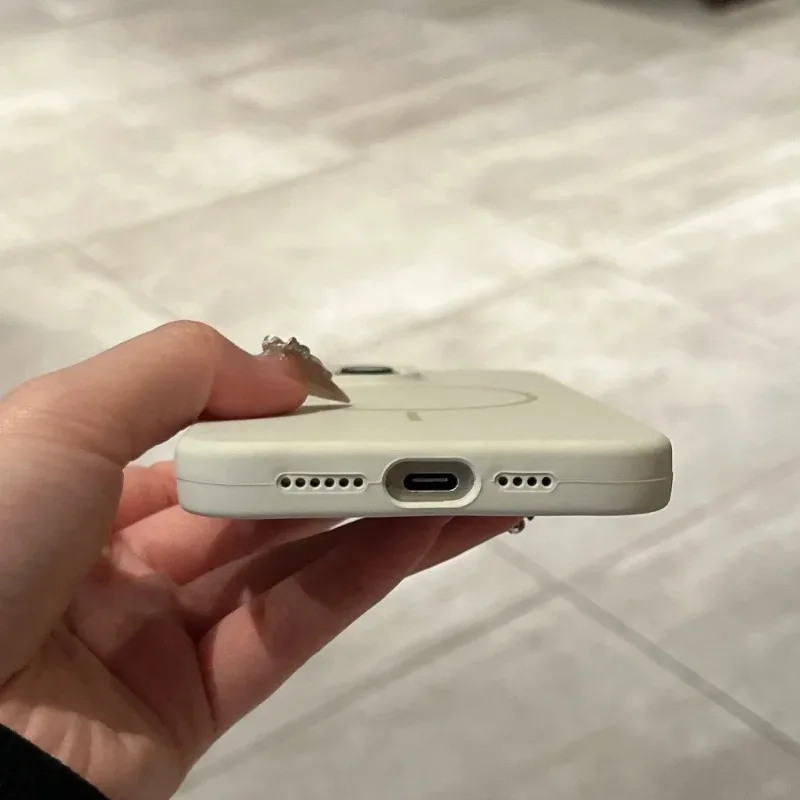 حافظة مغناطيسية فاخرة من السيليكون السائل لهاتف آيفون 17 16 15 14 Plus 13 12 Pro Max 11 لشحن Magsafe اللاسلكي المقاوم للصدمات