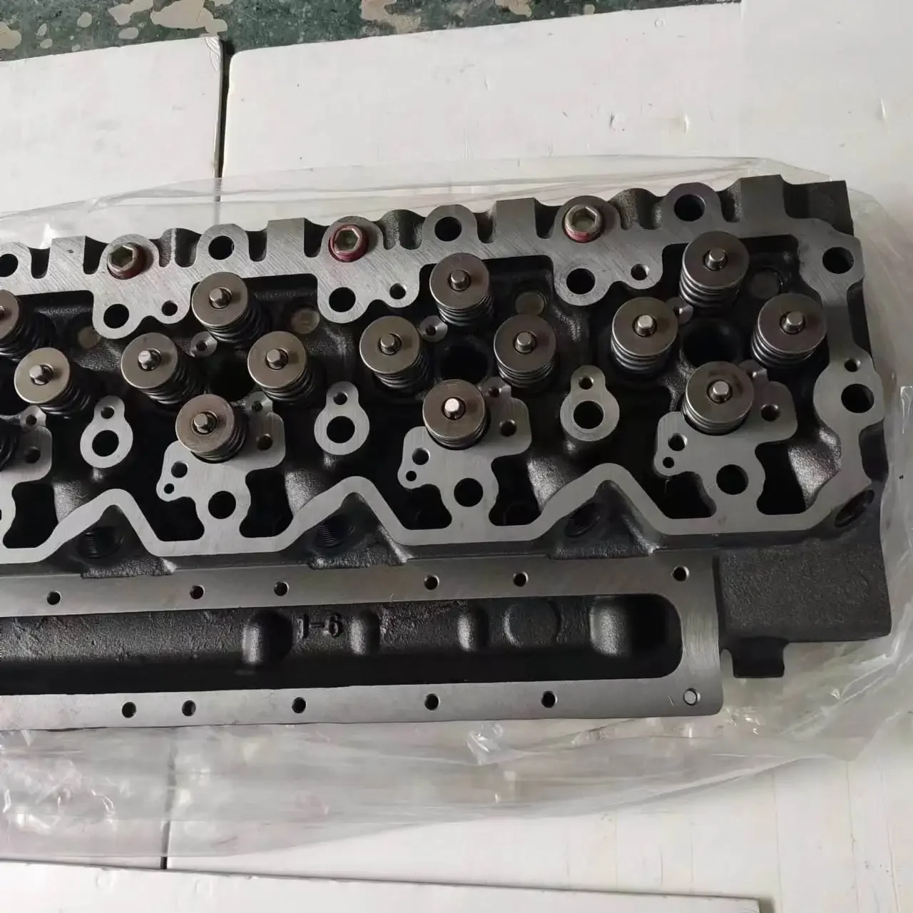 High quality genuine parts Cylinder head 6745-11-1190 6745111190 with stock available and fast delivery for kom