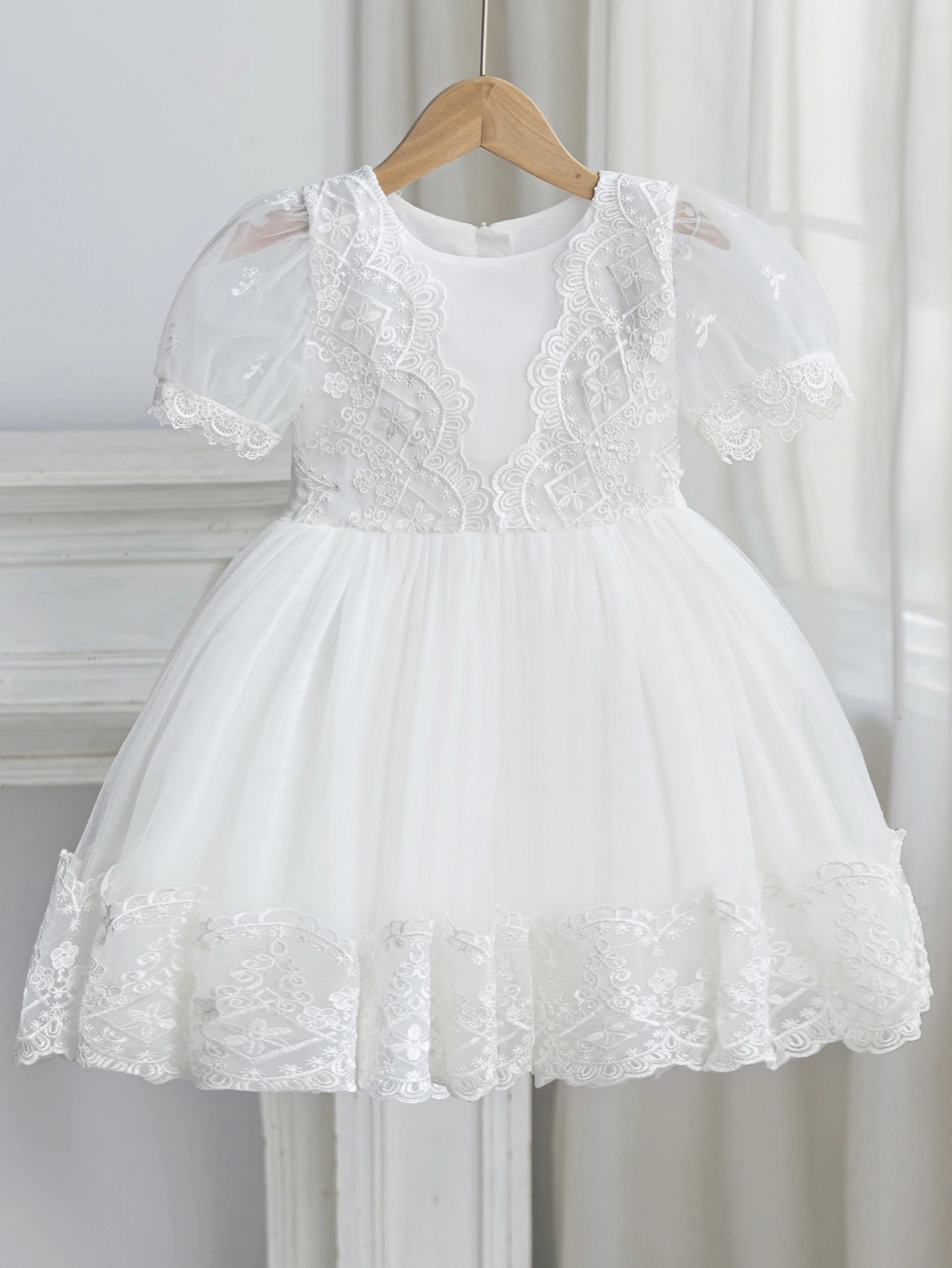 

Girl Princess Dress Elegant Children's Ball White Wedding Dress Short Skirt Puffy Gauze Dress Birthday Party