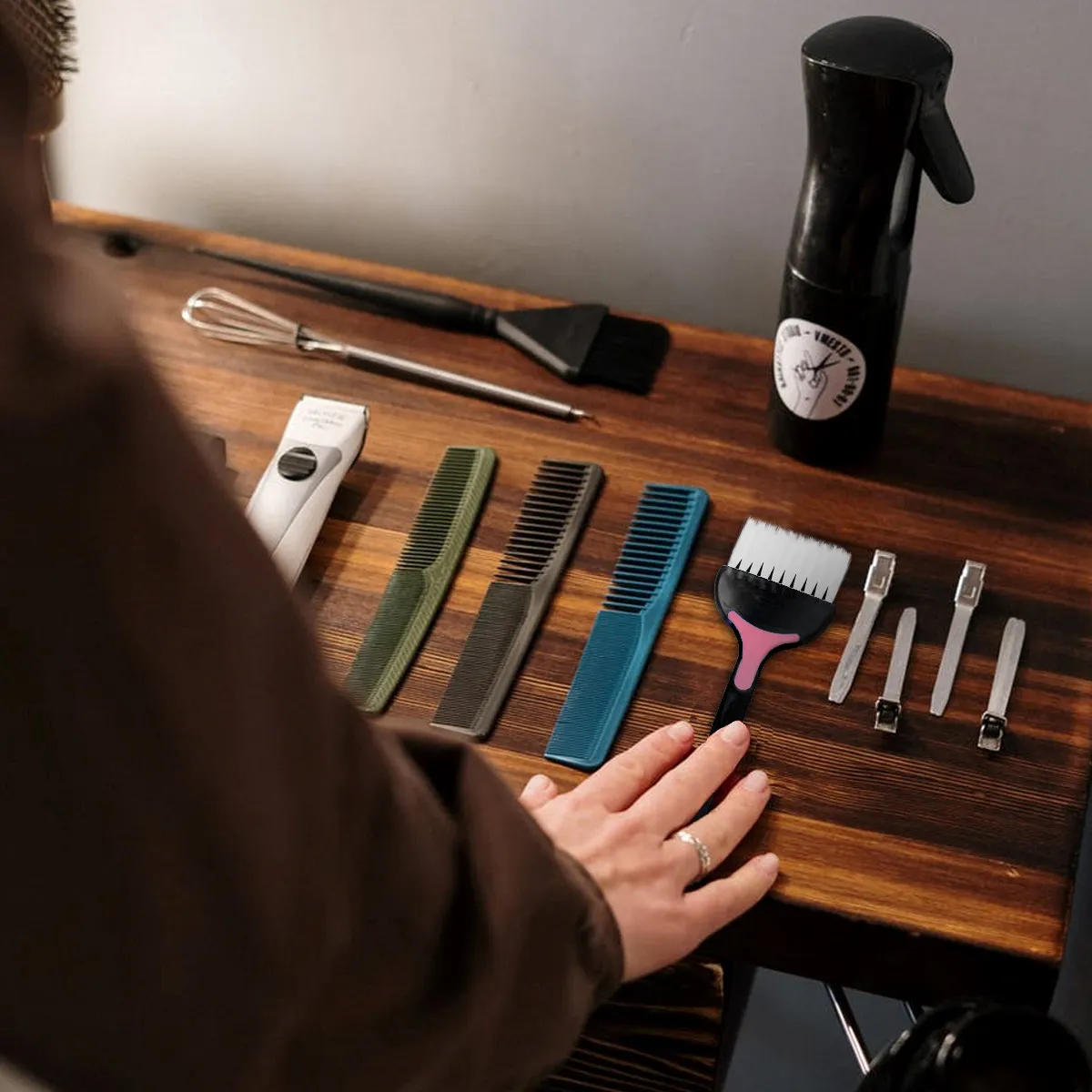 

5Pcs Hair Salon Brush for Dye Application and Hair Care Treatment Single Side Inverted Design Easy to Use At Home Or Barbershop